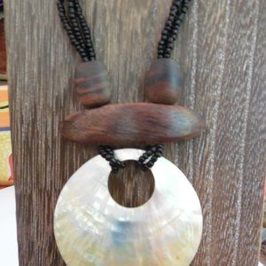 2 BEACHY NECKLACES (2) lot